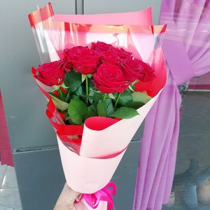 11 красных роз в Буковеле фото