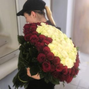 большое сердце из 101 розы в Буковеле фото