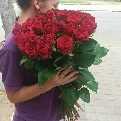 живе фото товару "33 красные розы"