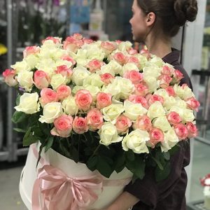 101 біла та рожева троянда в Буковелі фото