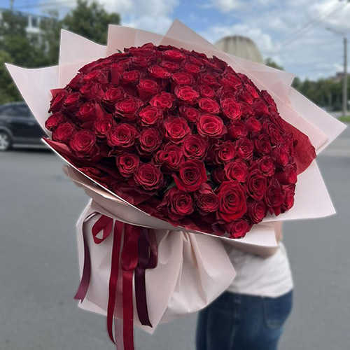 живе фото товару "101 троянда червона"
